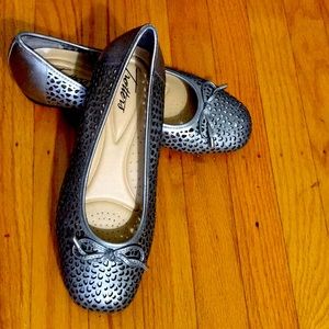Trotted leather flats pewter